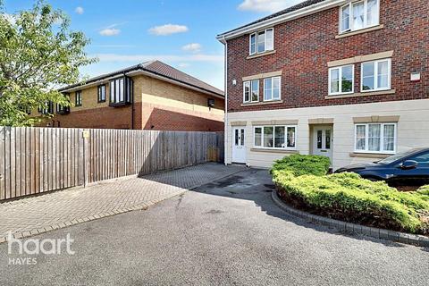 19 Rose Park Close, Hayes, UB4 9AT