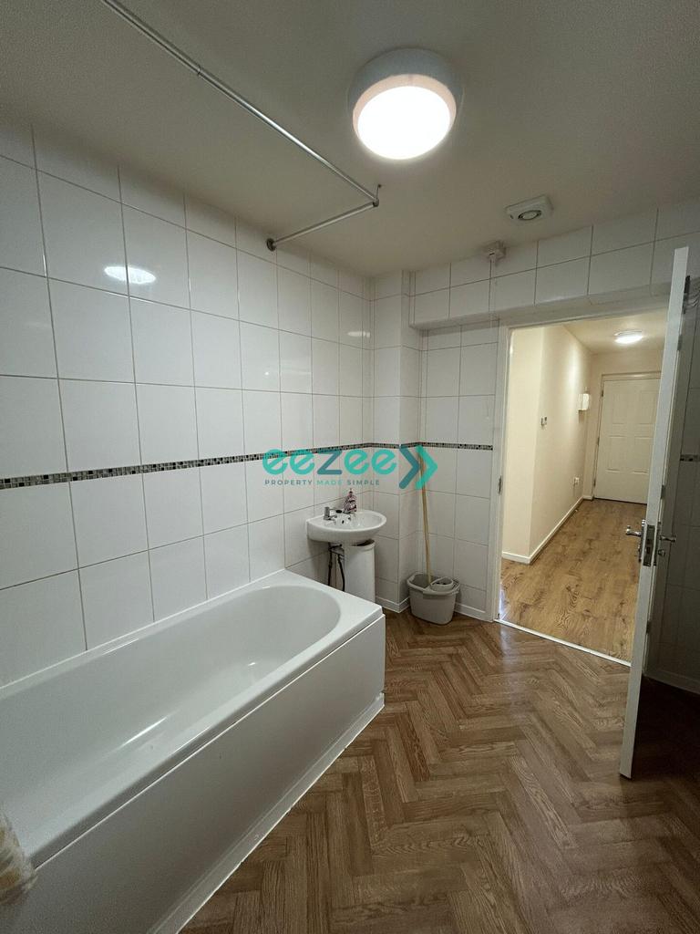 Bathroom 2.jpeg