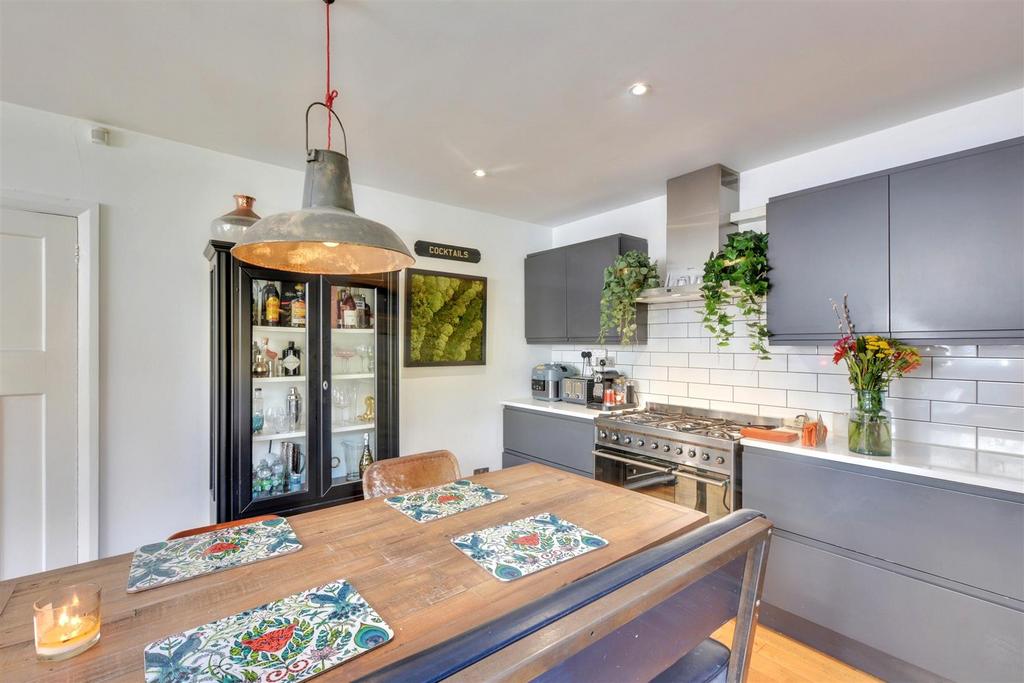 Kitchen 2.jpeg