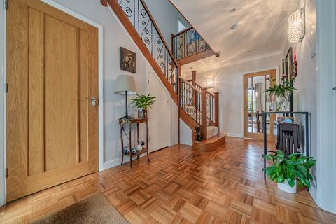 5 Dean Close, Woking, GU22 8NX