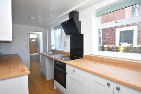3 bedroom terraced house to rent, Lower Ebor Street, York