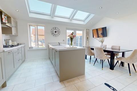 3 bedroom detached house for sale, Farmyard Close, Blackthorn, Northampton, NN3 8BU