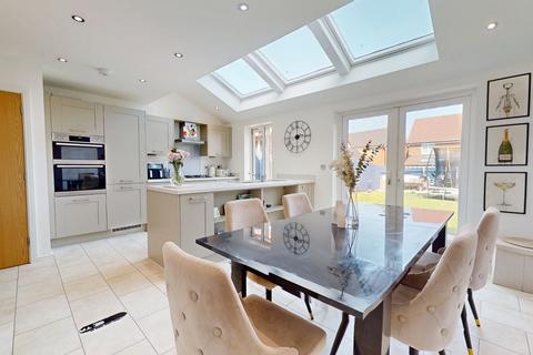 3 bedroom detached house for sale, Farmyard Close, Blackthorn, Northampton, NN3 8BU