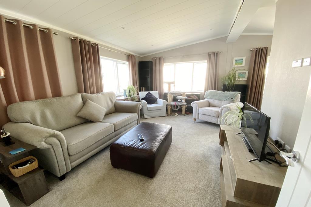 Lounge/Dining Rm