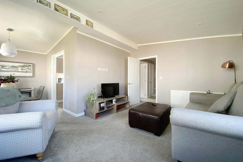 Lounge/Dining Rm