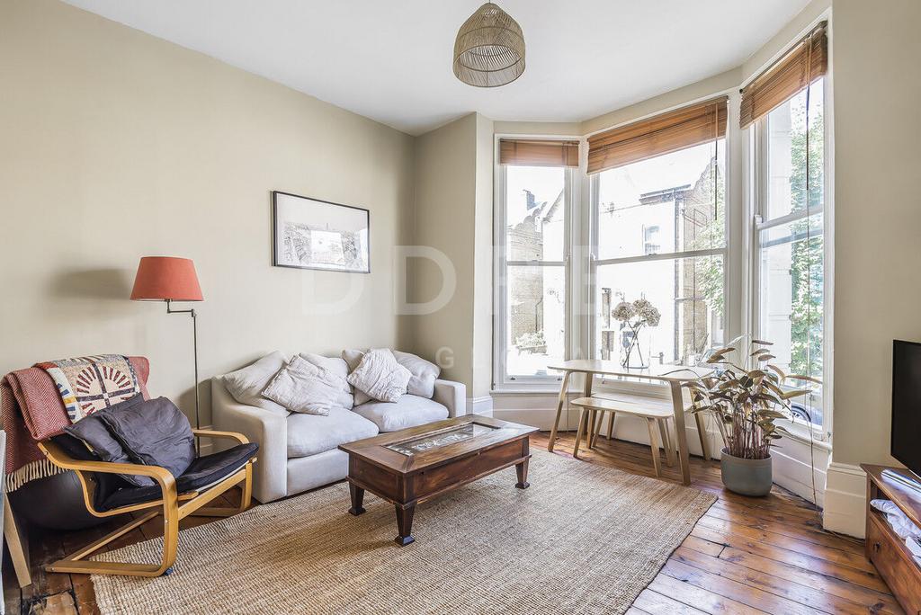 Hayter Road, London, SW2 2 bed flat - £2,250 pcm (£519 pw)
