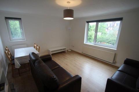 2 bedroom flat to rent, Lyndhurst Court, Stoneygate, Leicester