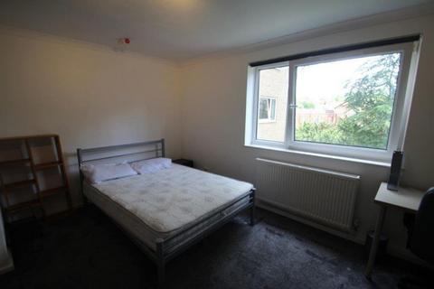 2 bedroom flat to rent, Lyndhurst Court, Stoneygate, Leicester