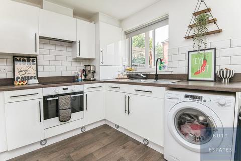 14 Buzzard Way, Cranbrook, Exeter, EX5 7GX