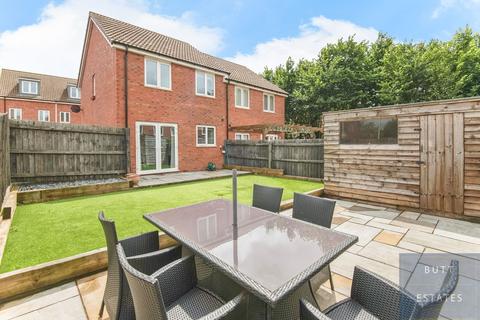 14 Buzzard Way, Cranbrook, Exeter, EX5 7GX