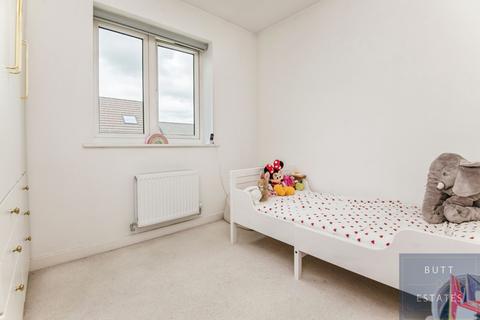 14 Buzzard Way, Cranbrook, Exeter, EX5 7GX