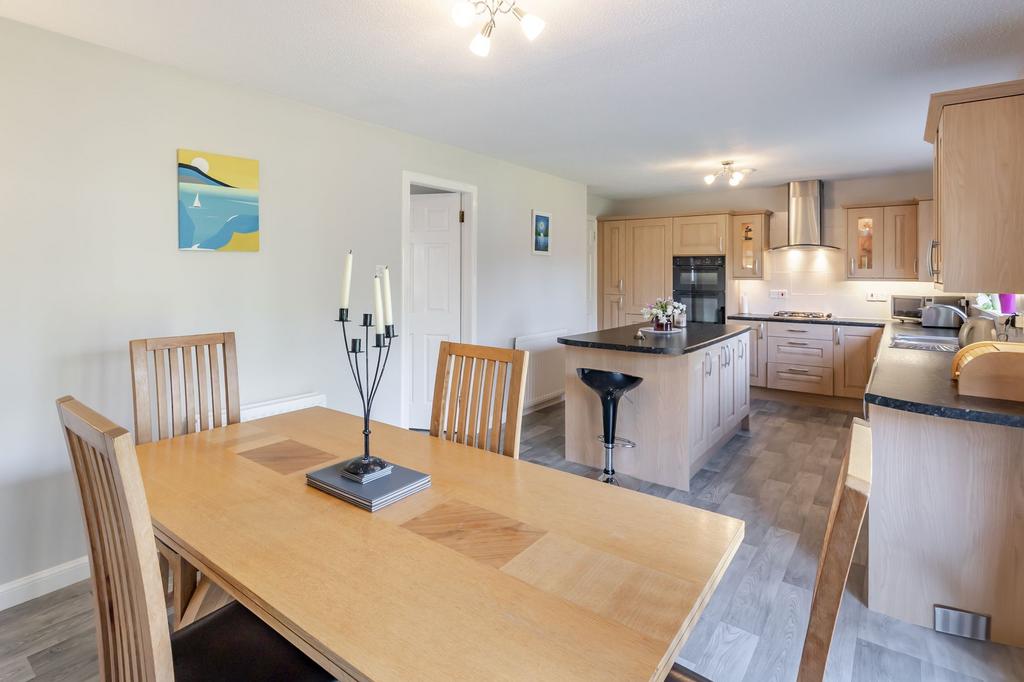 Kitchen / Dining Area