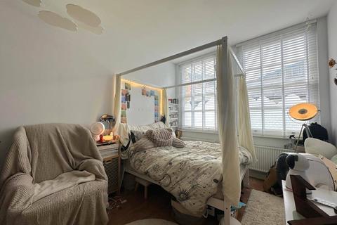 1 bedroom flat for sale, Catford Hill, London, SE6