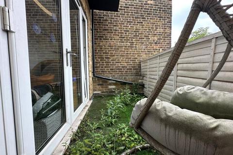 1 bedroom flat for sale, Catford Hill, London, SE6