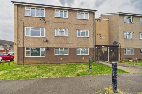 2 bedroom flat for sale, Lyndhurst Road, Corringham, SS17