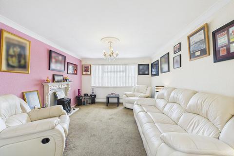 2 bedroom flat for sale, Lyndhurst Road, Corringham, SS17