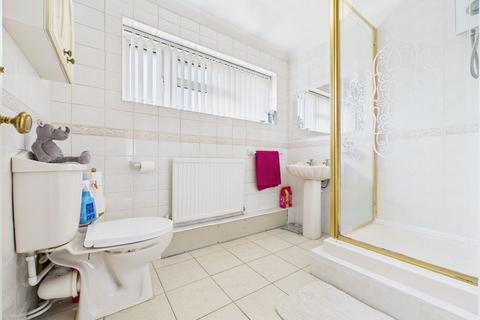 2 bedroom flat for sale, Lyndhurst Road, Corringham, SS17