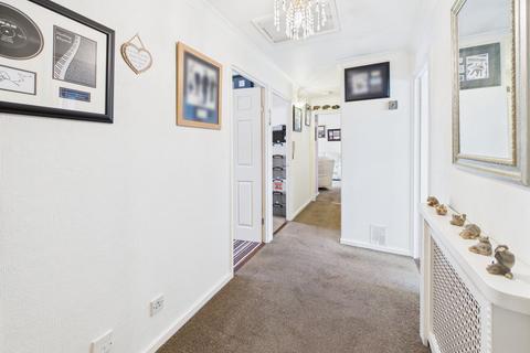 2 bedroom flat for sale, Lyndhurst Road, Corringham, SS17