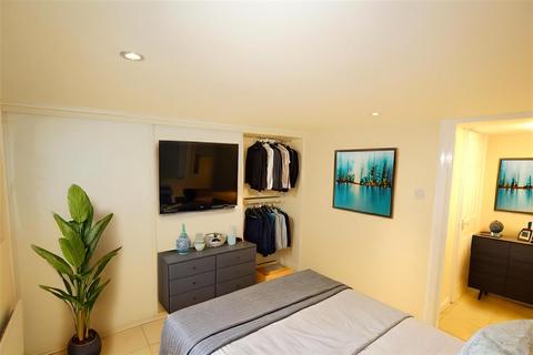 1 bedroom flat to rent, Clarendon Park Road, Leicester