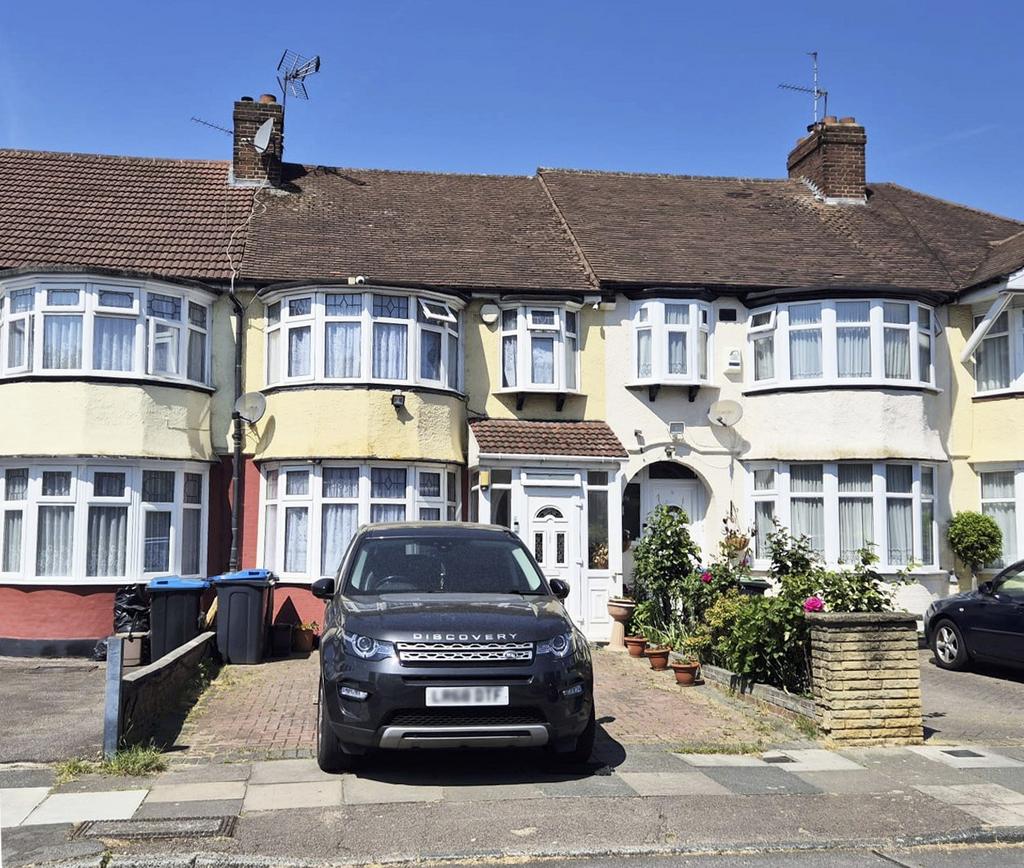 A spacious and bright three bedroom terraced hous