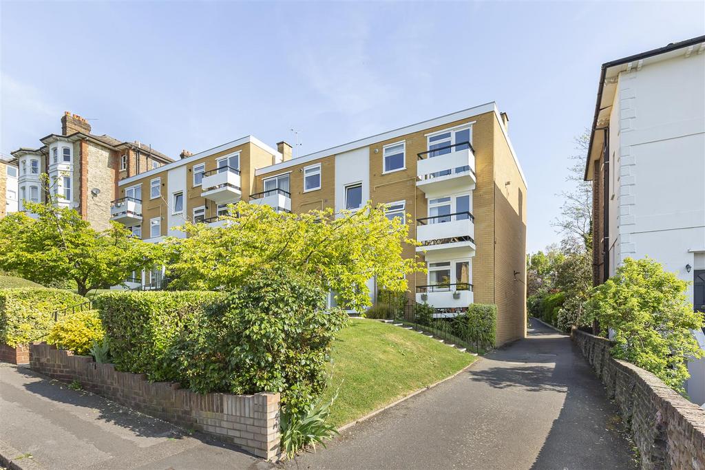 Thornton Hill, Wimbledon SW19 2 bed flat for sale - £550,000