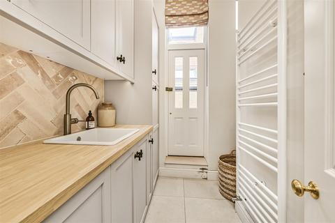 94 Dora Road, London, SW19 7HJ