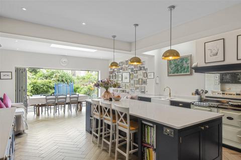 152 Dora Road, London, SW19 7HJ