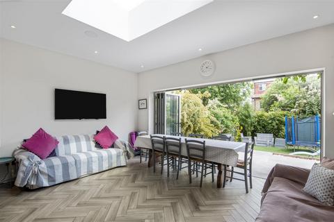 152 Dora Road, London, SW19 7HJ