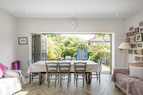 152 Dora Road, London, SW19 7HJ