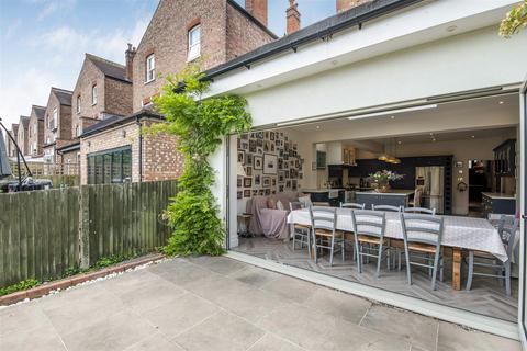 152 Dora Road, London, SW19 7HJ