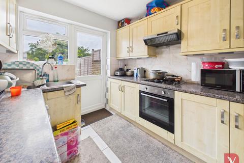 2 bedroom semi-detached house for sale, Chesford Road, Luton LU2