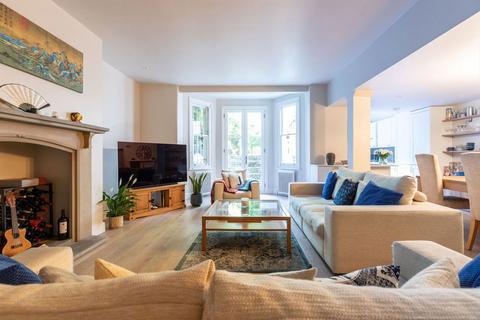 2 bedroom flat for sale, Earls Court Road, London SW5