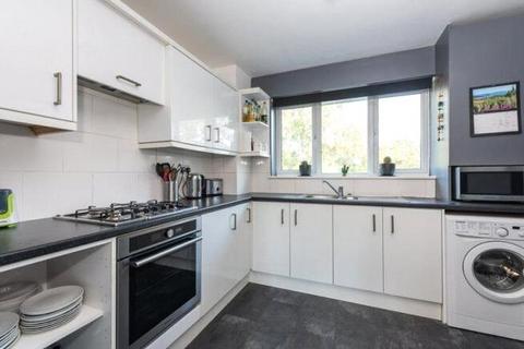 8 Vicarage Fields, Walton-on-thames, KT12 2EL