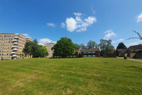 8 Vicarage Fields, Walton-on-thames, KT12 2EL