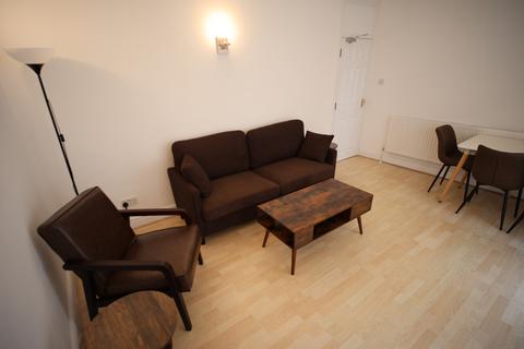 4 bedroom flat to rent, Queensway, London W2