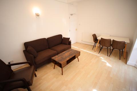 4 bedroom flat to rent, Queensway, London W2
