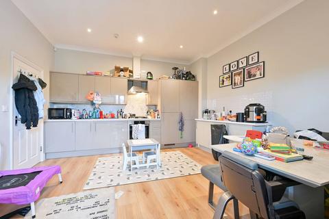 3 bedroom flat for sale, Station Road, Harrow, HA1