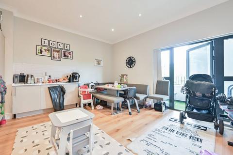 3 bedroom flat for sale, Station Road, Harrow, HA1