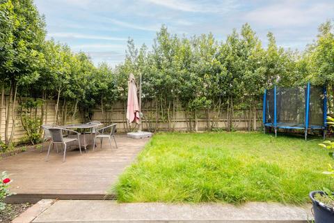 28 Ardmore Avenue, Guildford, GU2 9NJ
