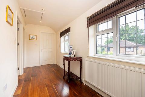 28 Ardmore Avenue, Guildford, GU2 9NJ
