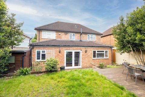 28 Ardmore Avenue, Guildford, GU2 9NJ