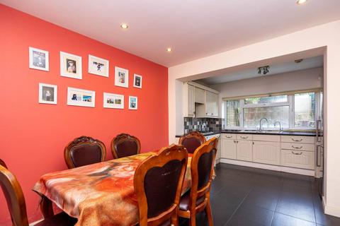 28 Ardmore Avenue, Guildford, GU2 9NJ
