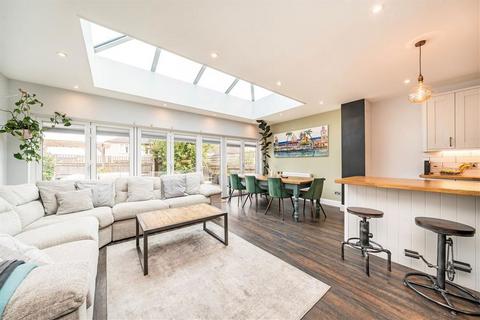 4 bedroom semi-detached house for sale, Broadlands Road, Bromley BR1