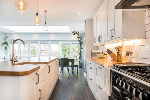 4 bedroom semi-detached house for sale, Broadlands Road, Bromley BR1