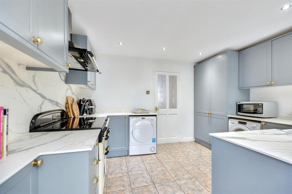 Kitchen 1.jpeg