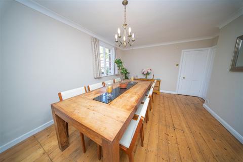 5 bedroom detached house to rent, Farnham Lane, Slough SL2