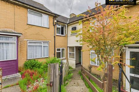 19 Fetherstone Close, Potters Bar, EN6 5NS