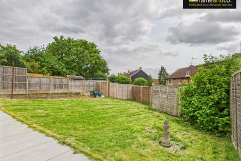 19 Fetherstone Close, Potters Bar, EN6 5NS