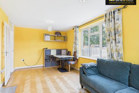 19 Fetherstone Close, Potters Bar, EN6 5NS
