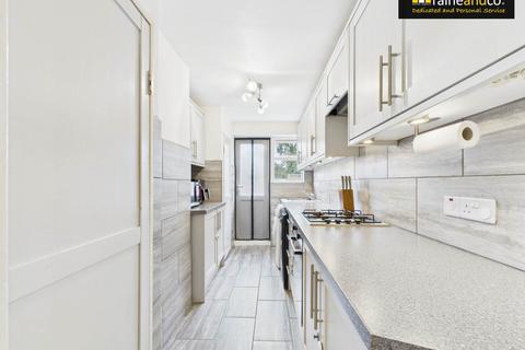 19 Fetherstone Close, Potters Bar, EN6 5NS